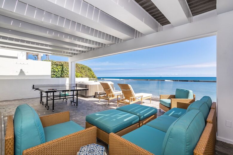 Stunning ocean view home on quiet beach in Malibu - Malibu, California