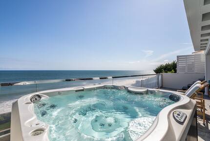 Stunning ocean view home on quiet beach in Malibu - Malibu, California