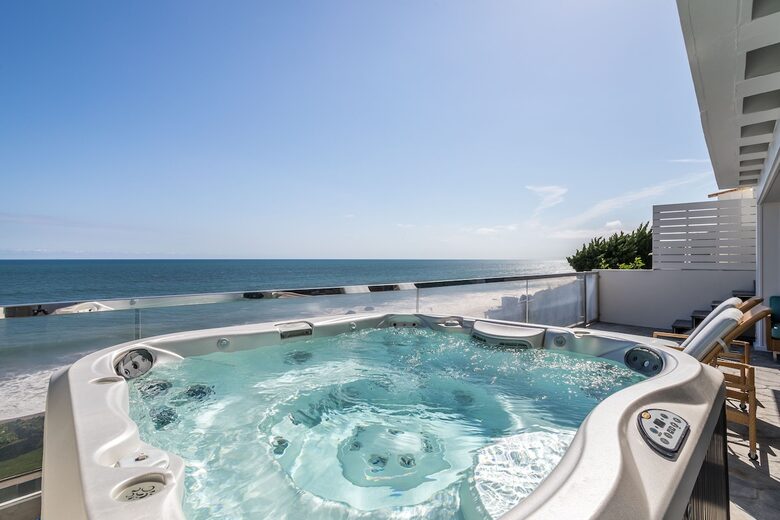 Stunning ocean view home on quiet beach in Malibu - Malibu, California