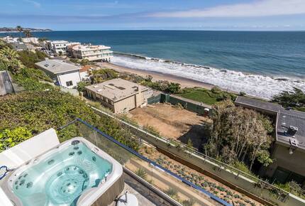 Stunning ocean view home on quiet beach in Malibu - Malibu, California
