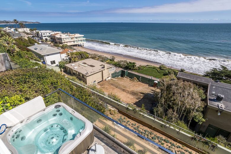 Stunning ocean view home on quiet beach in Malibu - Malibu, California
