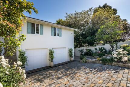 Stunning ocean view home on quiet beach in Malibu - Malibu, California
