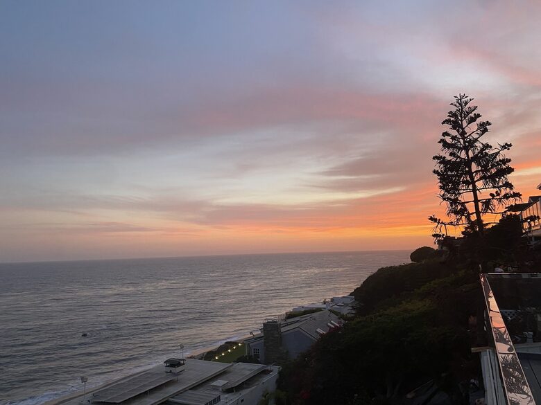 Stunning ocean view home on quiet beach in Malibu - Malibu, California
