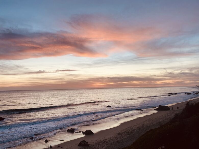 Stunning ocean view home on quiet beach in Malibu - Malibu, California