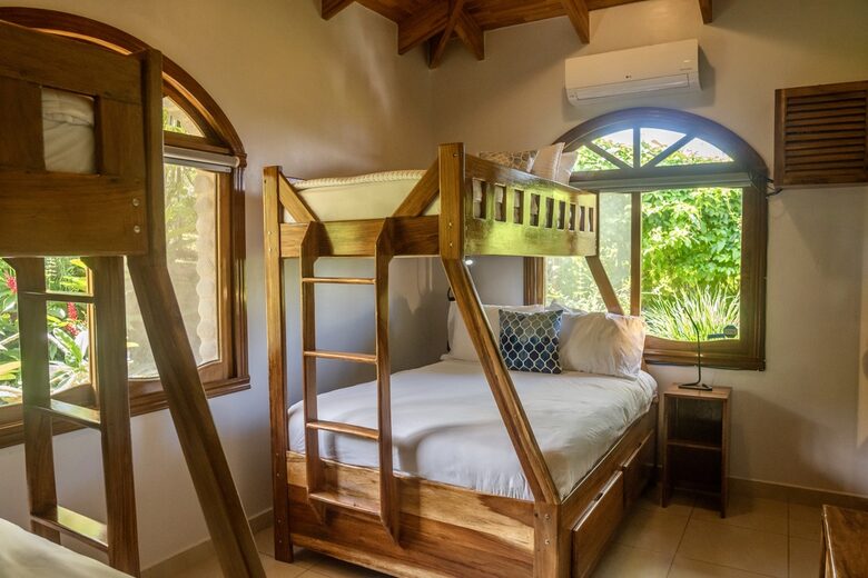 Topanga Villa - Ojochal, Costa Rica