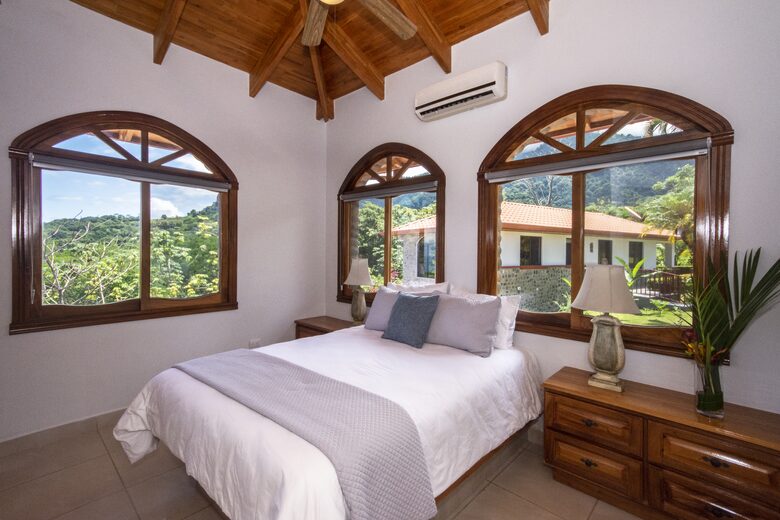 Topanga Villa - Ojochal, Costa Rica