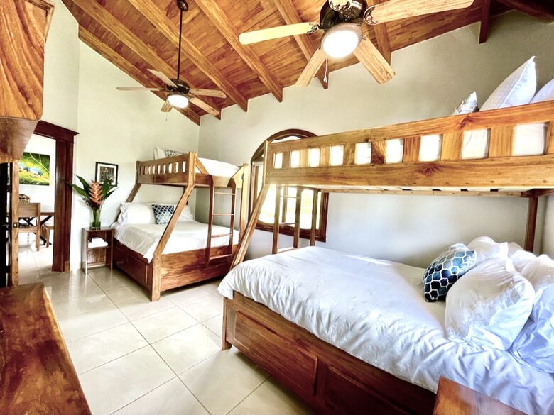 Topanga Villa - Ojochal, Costa Rica