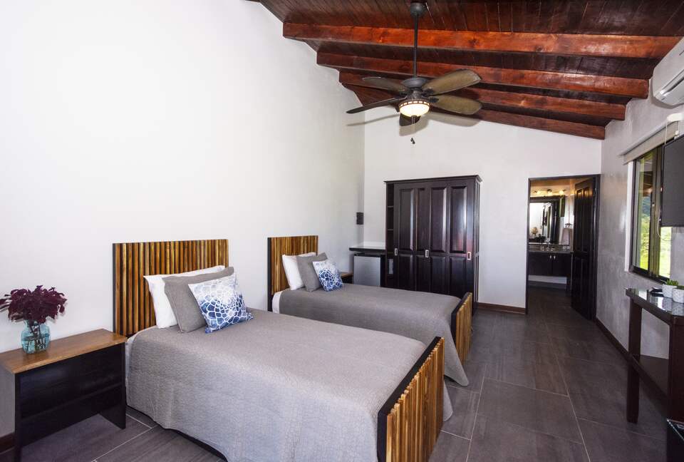 Topanga Villa - Ojochal, Costa Rica