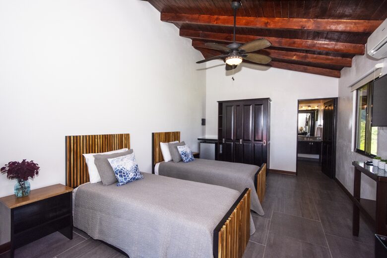 Topanga Villa - Ojochal, Costa Rica