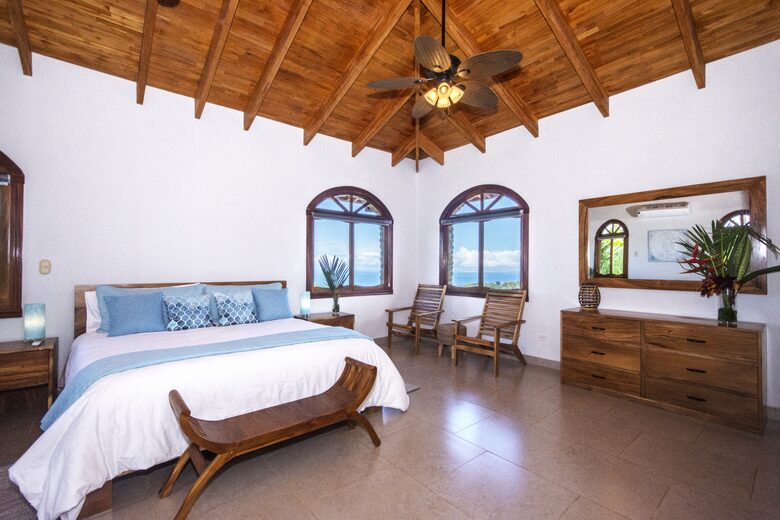 Topanga Villa - Ojochal, Costa Rica