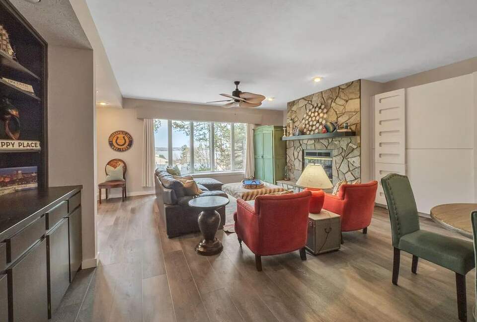 Lake Front Villa in a Country Club Setting | 12 miles from Clemson University - Salem, South Carolina