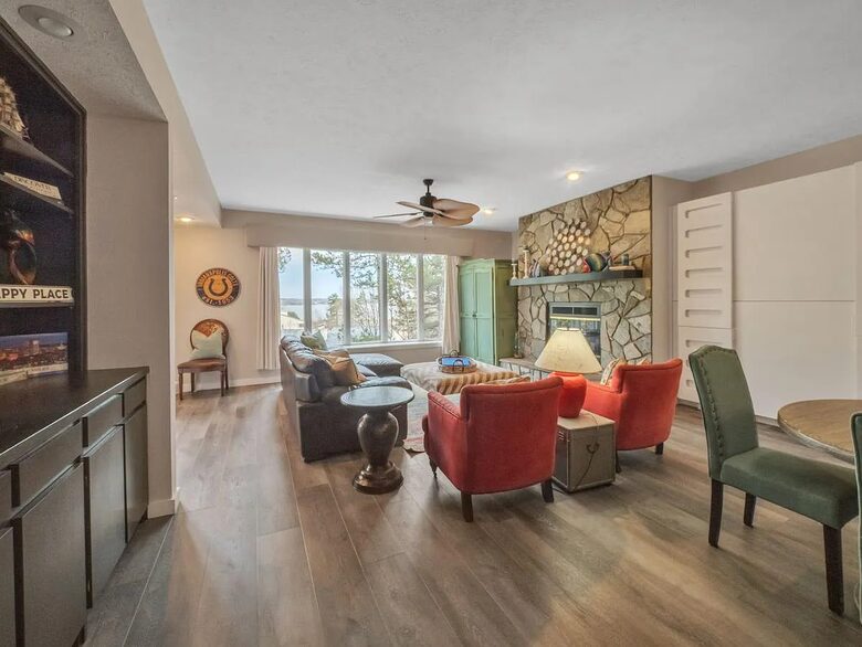 Lake Front Villa in a Country Club Setting | 12 miles from Clemson University - Salem, South Carolina