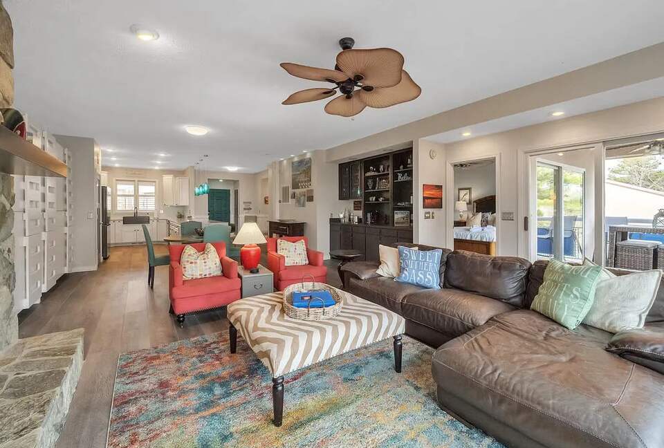 Lake Front Villa in a Country Club Setting | 12 miles from Clemson University - Salem, South Carolina