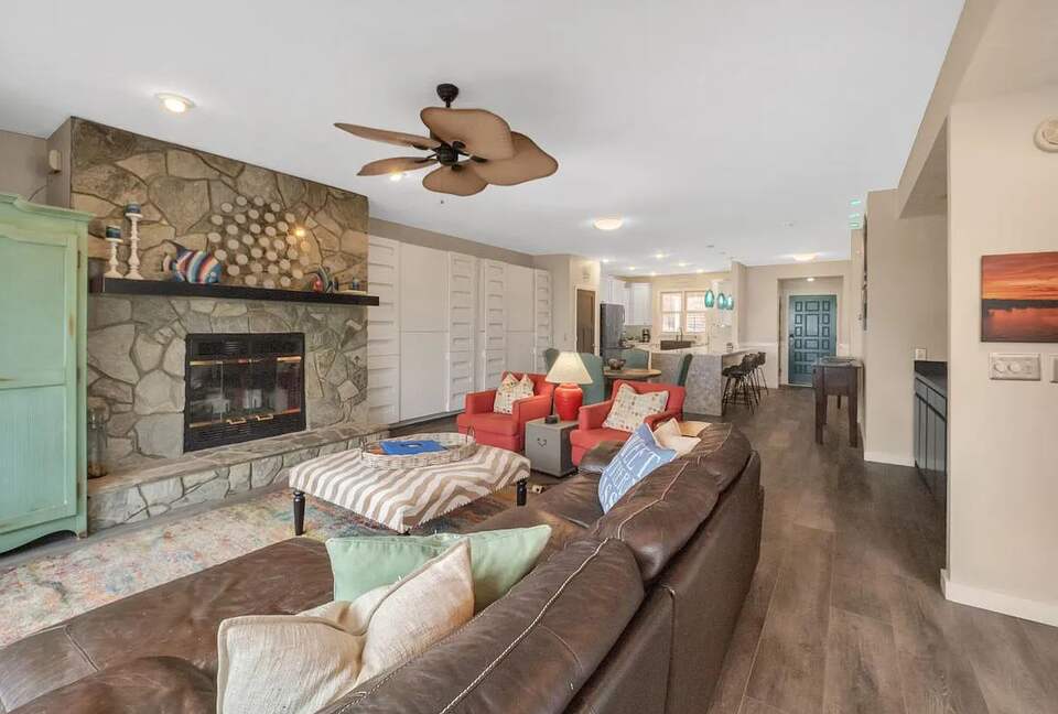 Lake Front Villa in a Country Club Setting | 12 miles from Clemson University - Salem, South Carolina