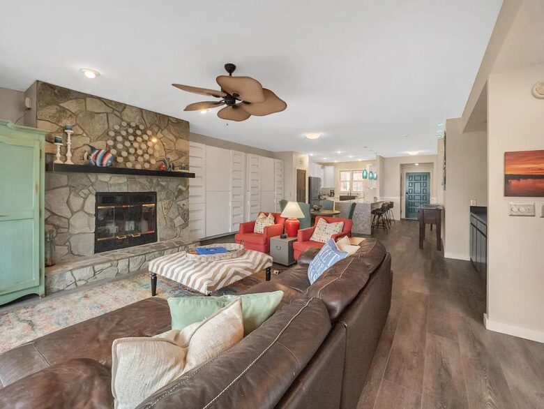 Lake Front Villa in a Country Club Setting | 12 miles from Clemson University - Salem, South Carolina