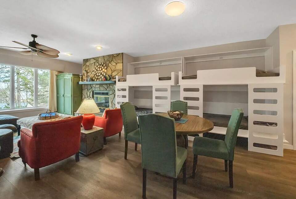 Lake Front Villa in a Country Club Setting | 12 miles from Clemson University - Salem, South Carolina