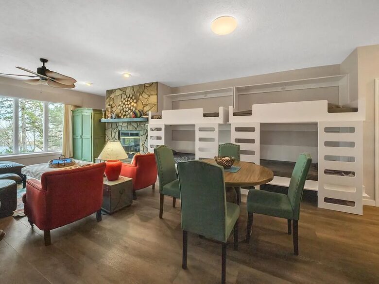 Lake Front Villa in a Country Club Setting | 12 miles from Clemson University - Salem, South Carolina