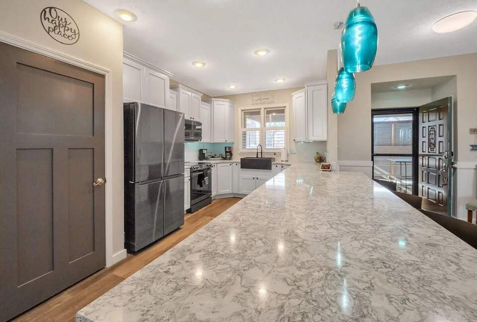 Lake Front Villa in a Country Club Setting | 12 miles from Clemson University - Salem, South Carolina