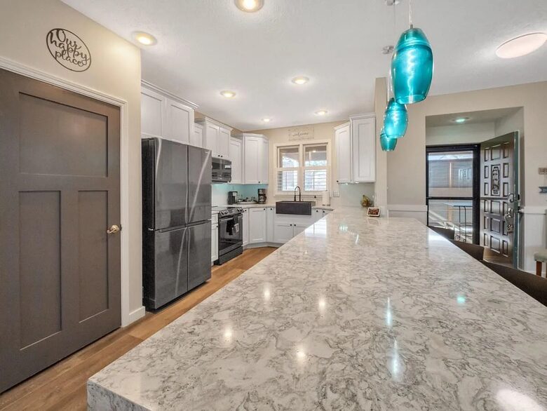 Lake Front Villa in a Country Club Setting | 12 miles from Clemson University - Salem, South Carolina