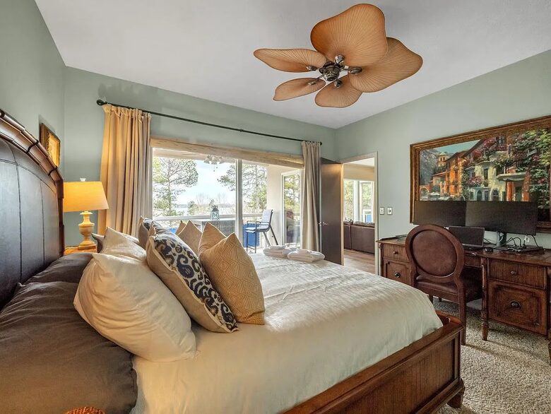 Lake Front Villa in a Country Club Setting | 12 miles from Clemson University - Salem, South Carolina