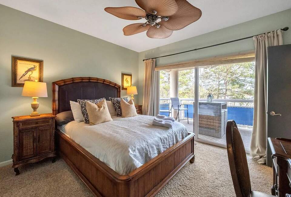 Lake Front Villa in a Country Club Setting | 12 miles from Clemson University - Salem, South Carolina