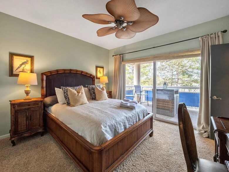 Lake Front Villa in a Country Club Setting | 12 miles from Clemson University - Salem, South Carolina