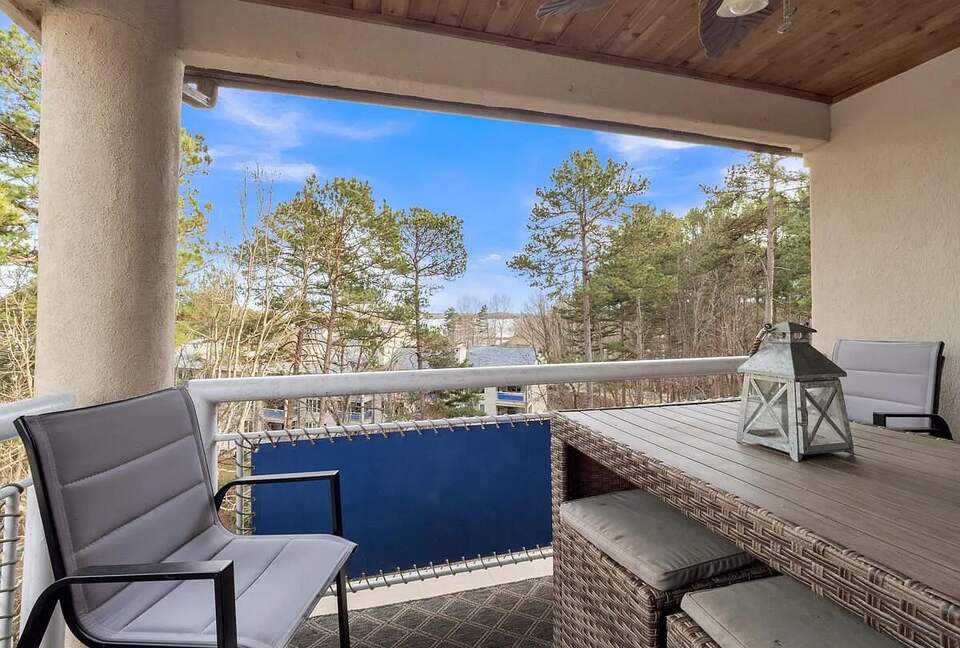 Lake Front Villa in a Country Club Setting | 12 miles from Clemson University - Salem, South Carolina