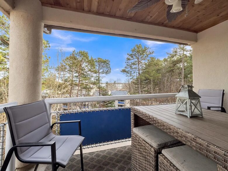 Lake Front Villa in a Country Club Setting | 12 miles from Clemson University - Salem, South Carolina