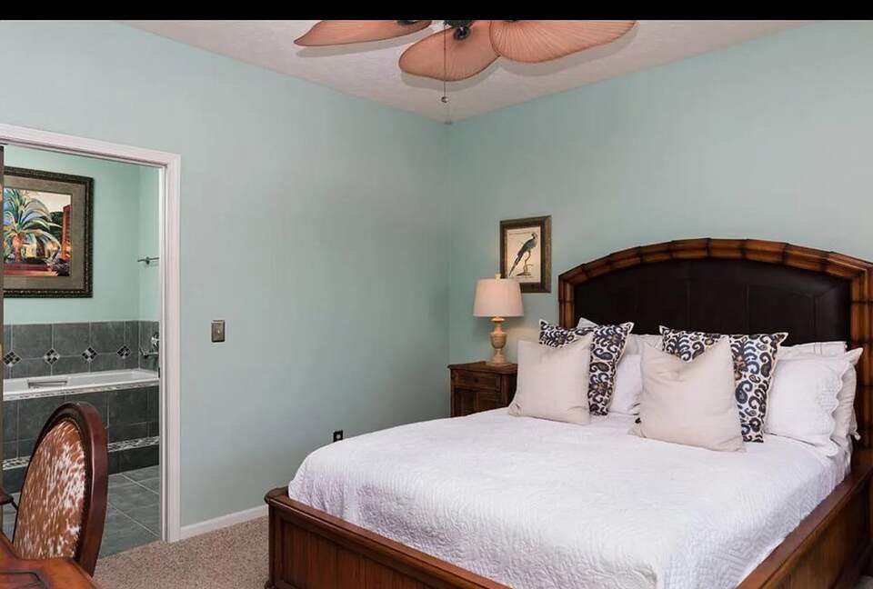 Lake Front Villa in a Country Club Setting | 12 miles from Clemson University - Salem, South Carolina