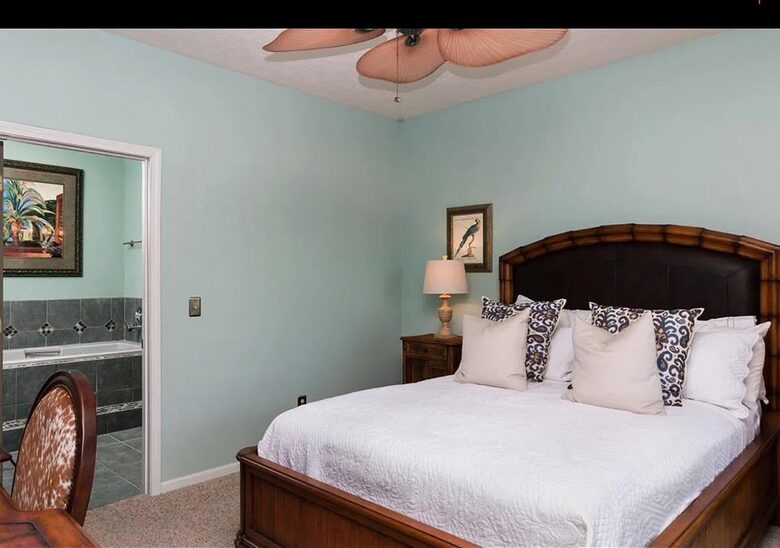 Lake Front Villa in a Country Club Setting | 12 miles from Clemson University - Salem, South Carolina