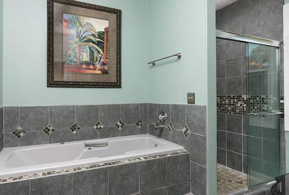 Lake Front Villa in a Country Club Setting | 12 miles from Clemson University - Salem, South Carolina