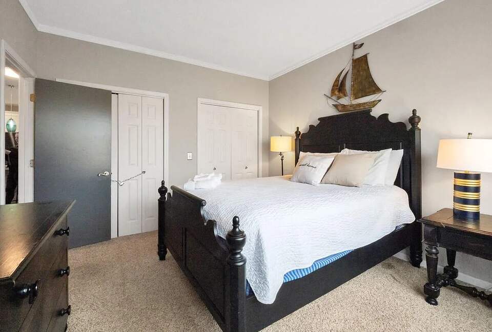 Lake Front Villa in a Country Club Setting | 12 miles from Clemson University - Salem, South Carolina