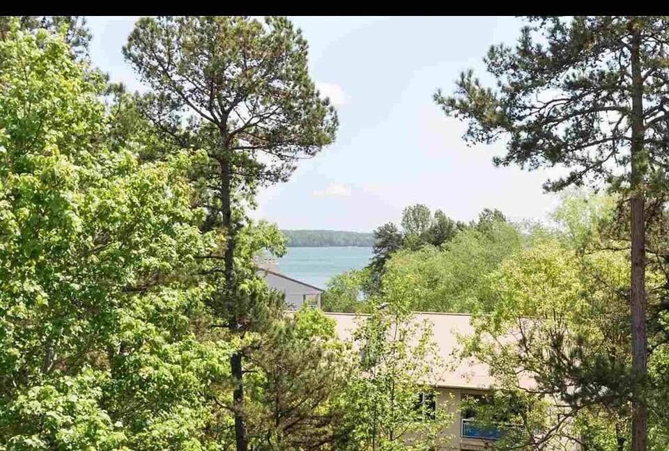 Lake Front Villa in a Country Club Setting | 12 miles from Clemson University - Salem, South Carolina