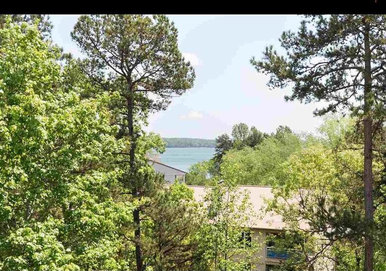 Lake Front Villa in a Country Club Setting | 12 miles from Clemson University - Salem, South Carolina