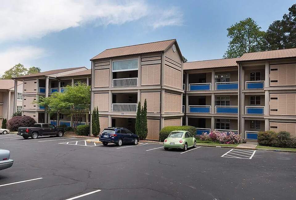 Lake Front Villa in a Country Club Setting | 12 miles from Clemson University - Salem, South Carolina