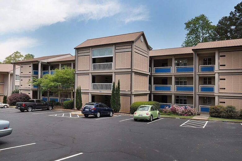 Lake Front Villa in a Country Club Setting | 12 miles from Clemson University - Salem, South Carolina