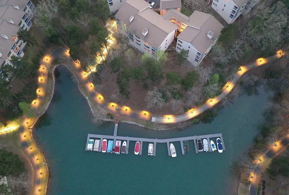 Lake Front Villa in a Country Club Setting | 12 miles from Clemson University - Salem, South Carolina