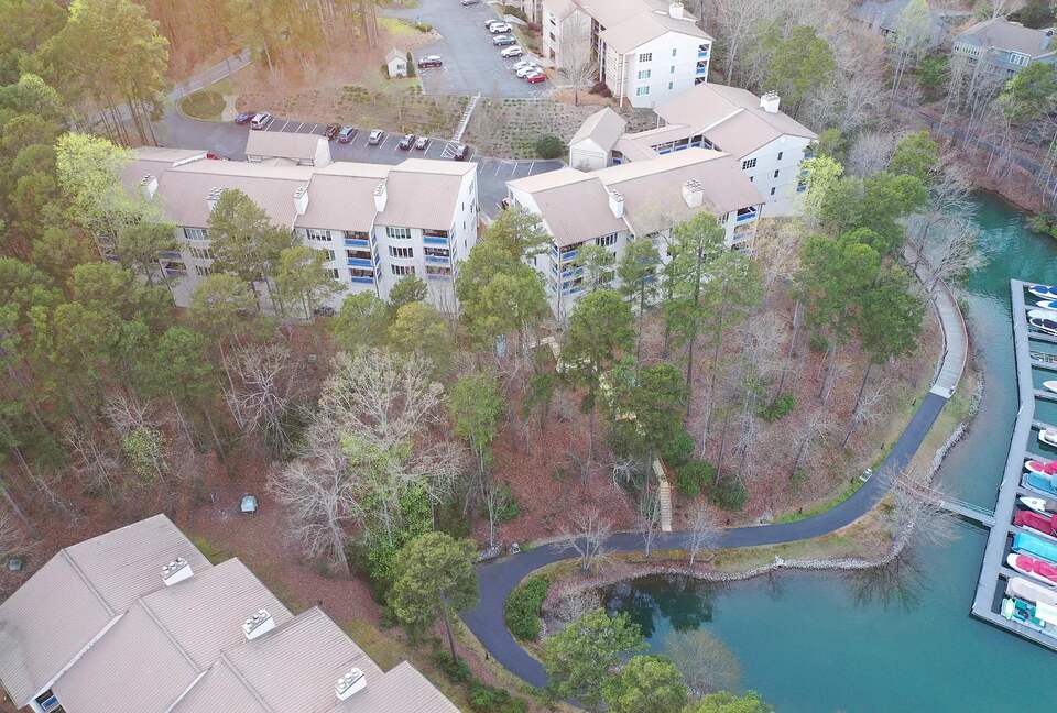 Lake Front Villa in a Country Club Setting | 12 miles from Clemson University - Salem, South Carolina