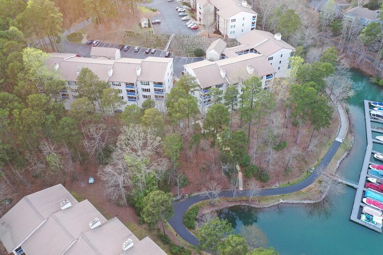 Lake Front Villa in a Country Club Setting | 12 miles from Clemson University - Salem, South Carolina