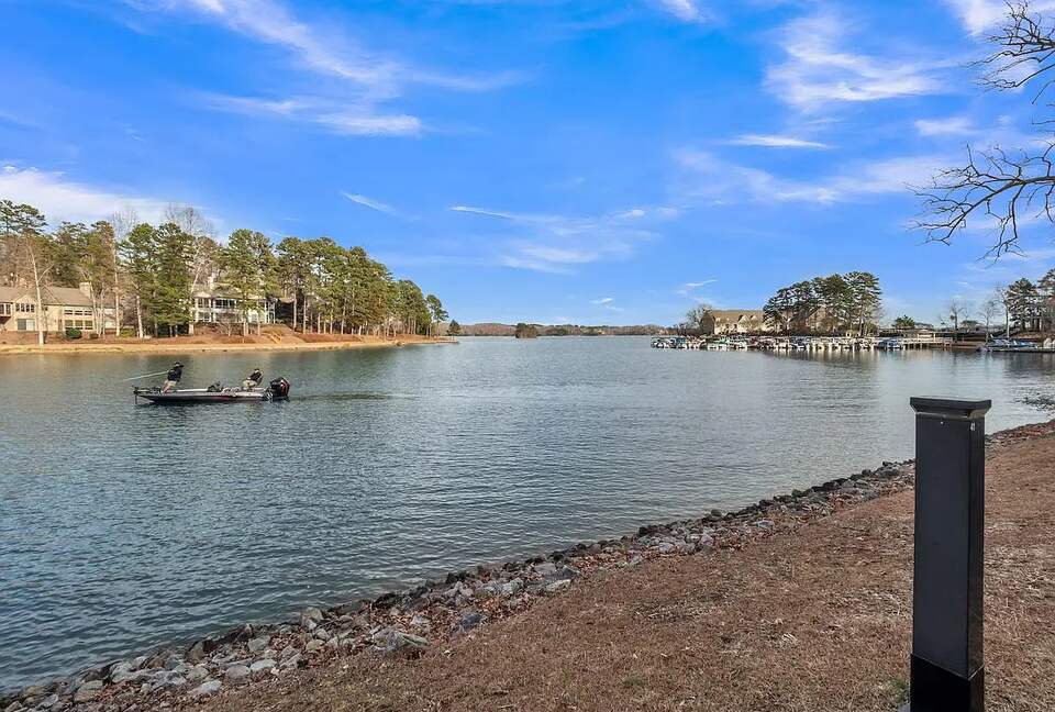 Lake Front Villa in a Country Club Setting | 12 miles from Clemson University - Salem, South Carolina