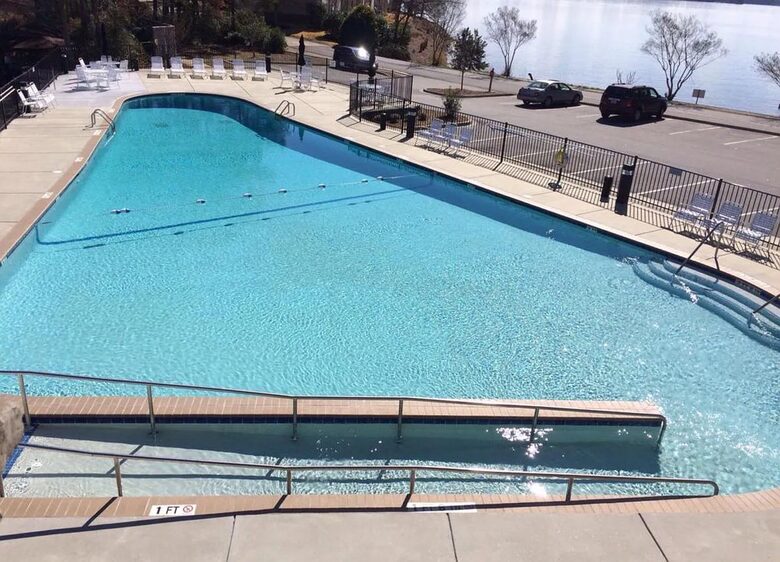 Lake Front Villa in a Country Club Setting | 12 miles from Clemson University - Salem, South Carolina