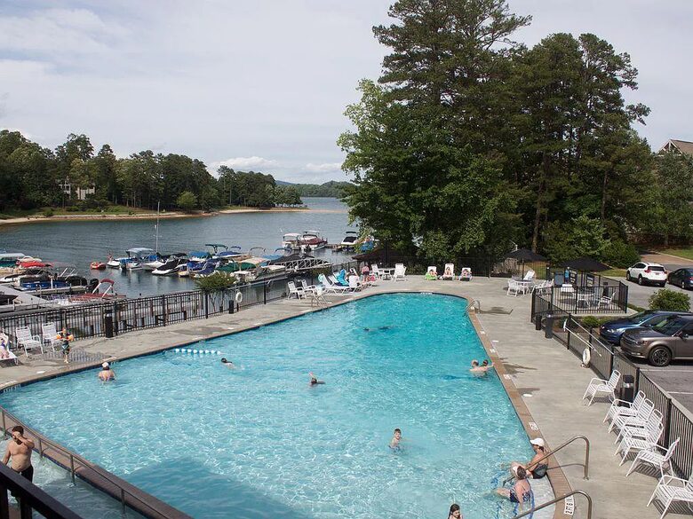 Lake Front Villa in a Country Club Setting | 12 miles from Clemson University - Salem, South Carolina