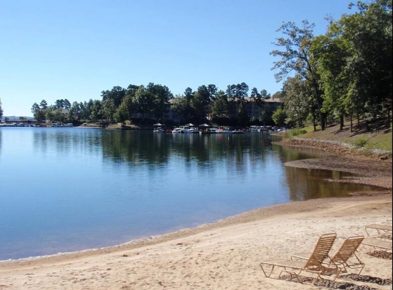 Lake Front Villa in a Country Club Setting | 12 miles from Clemson University - Salem, South Carolina