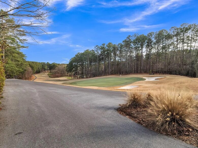 Lake Front Villa in a Country Club Setting | 12 miles from Clemson University - Salem, South Carolina