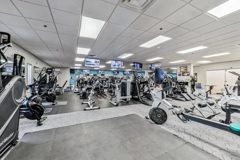 Lake Front Villa in a Country Club Setting | 12 miles from Clemson University - Salem, South Carolina