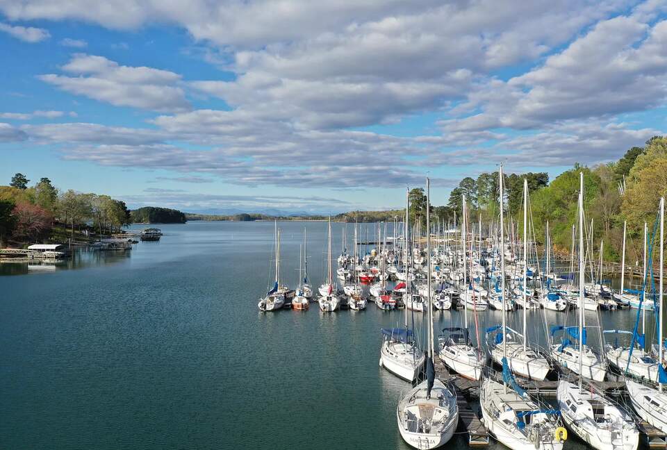 Lake Front Villa in a Country Club Setting | 12 miles from Clemson University - Salem, South Carolina