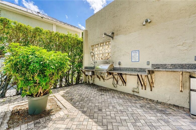 Marine Tower Retreat - Fort Lauderdale, Florida