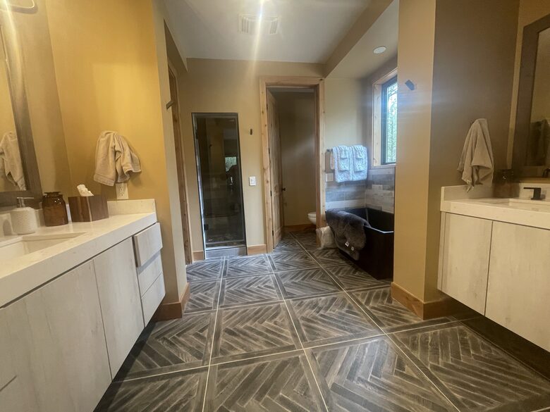 Large, Modern, Brand-new Cabin | On private 6 acres bordering national forest - Happy Jack, Arizona