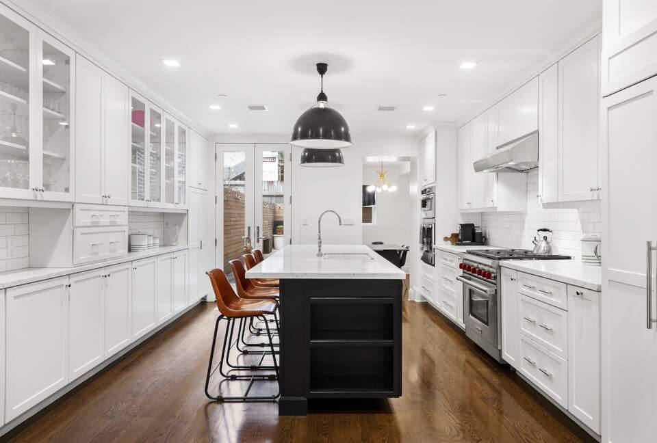Fully equipped kitchen with two ovens