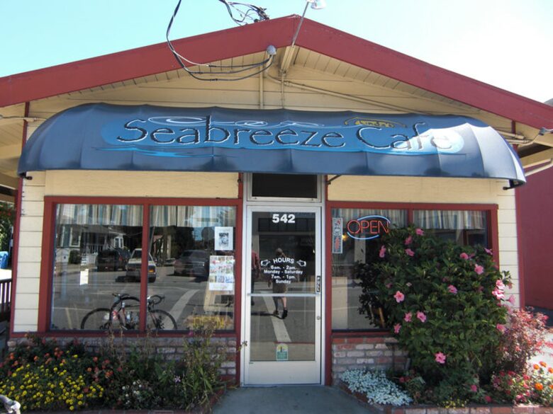 The best breakfast restaurant in Santa Cruz (1/2 block away)